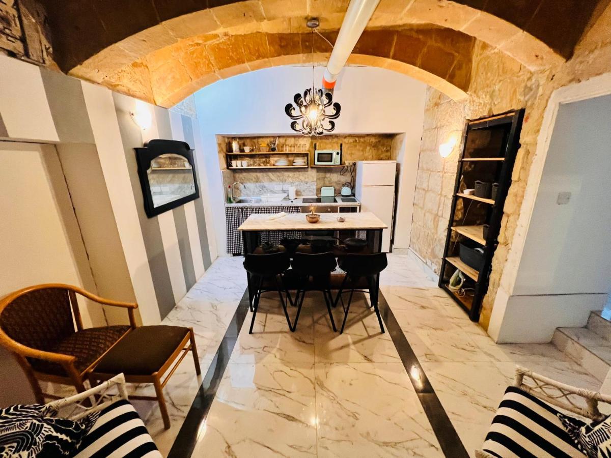 Charming Townhouse Prime Area Valletta Apartment Luaran gambar