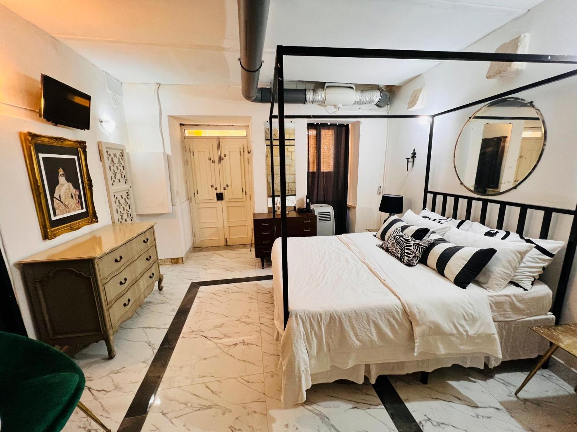 Charming Townhouse Prime Area Valletta Apartment Luaran gambar