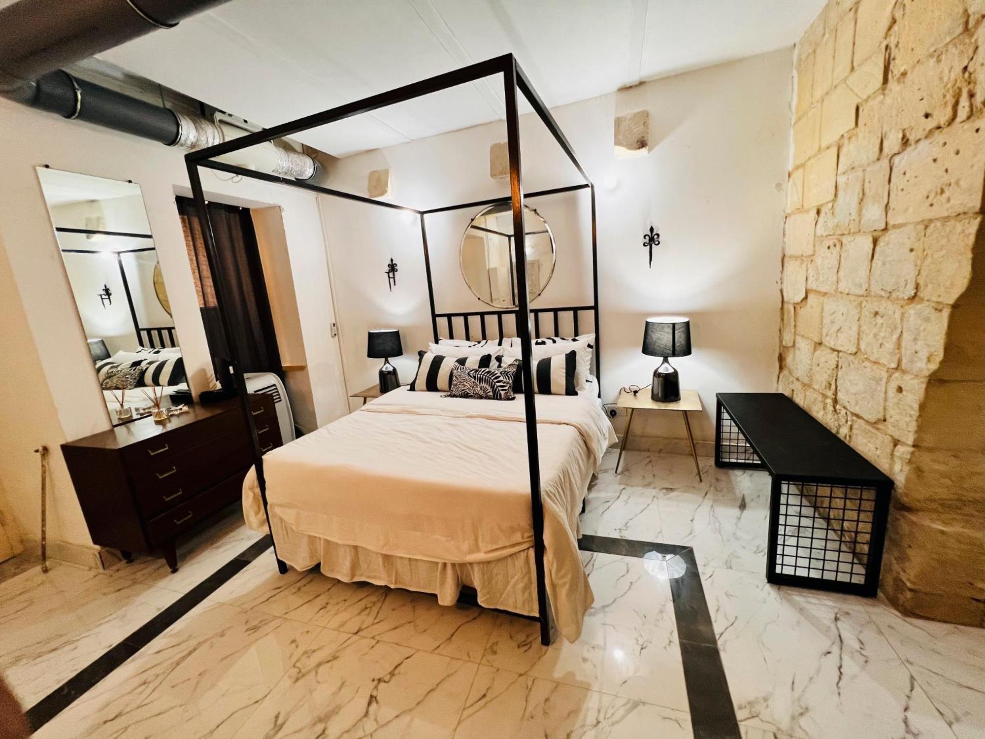 Charming Townhouse Prime Area Valletta Apartment Luaran gambar