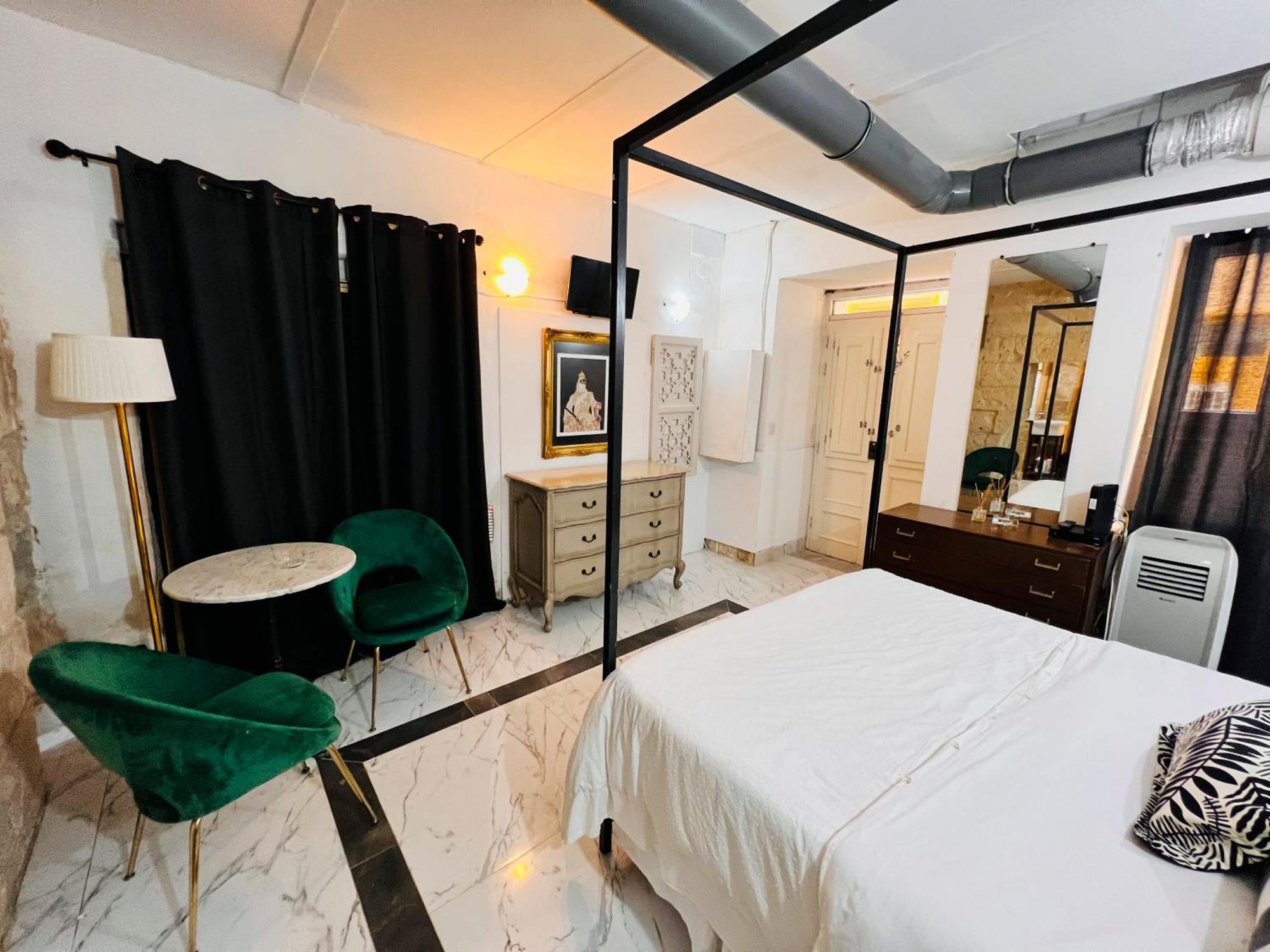 Charming Townhouse Prime Area Valletta Apartment Luaran gambar