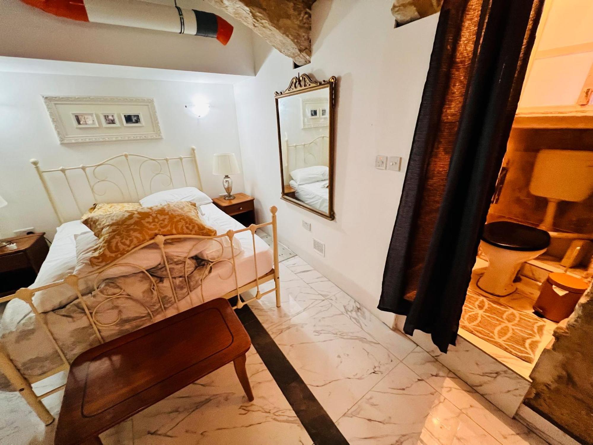 Charming Townhouse Prime Area Valletta Apartment Luaran gambar