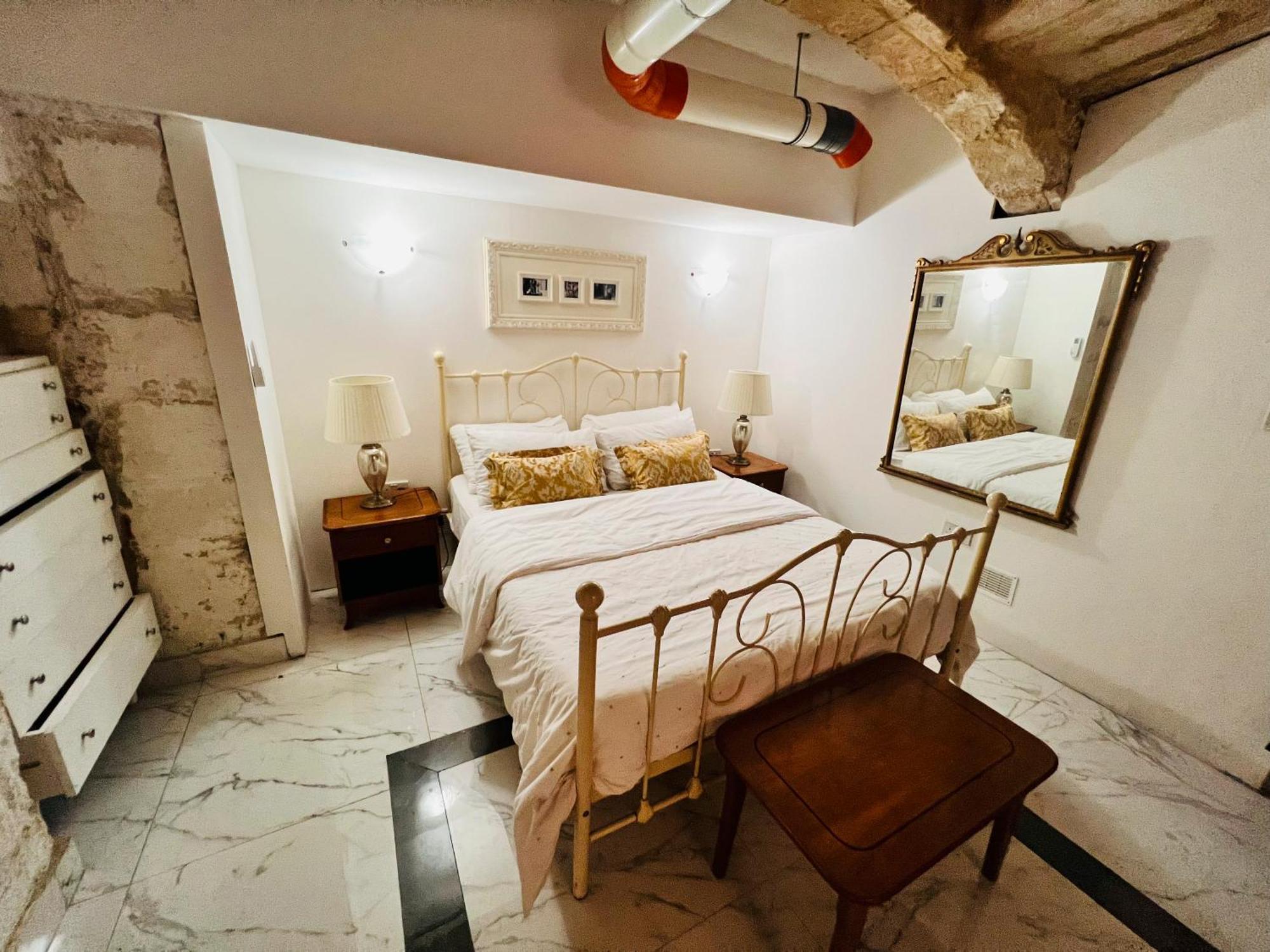 Charming Townhouse Prime Area Valletta Apartment Luaran gambar