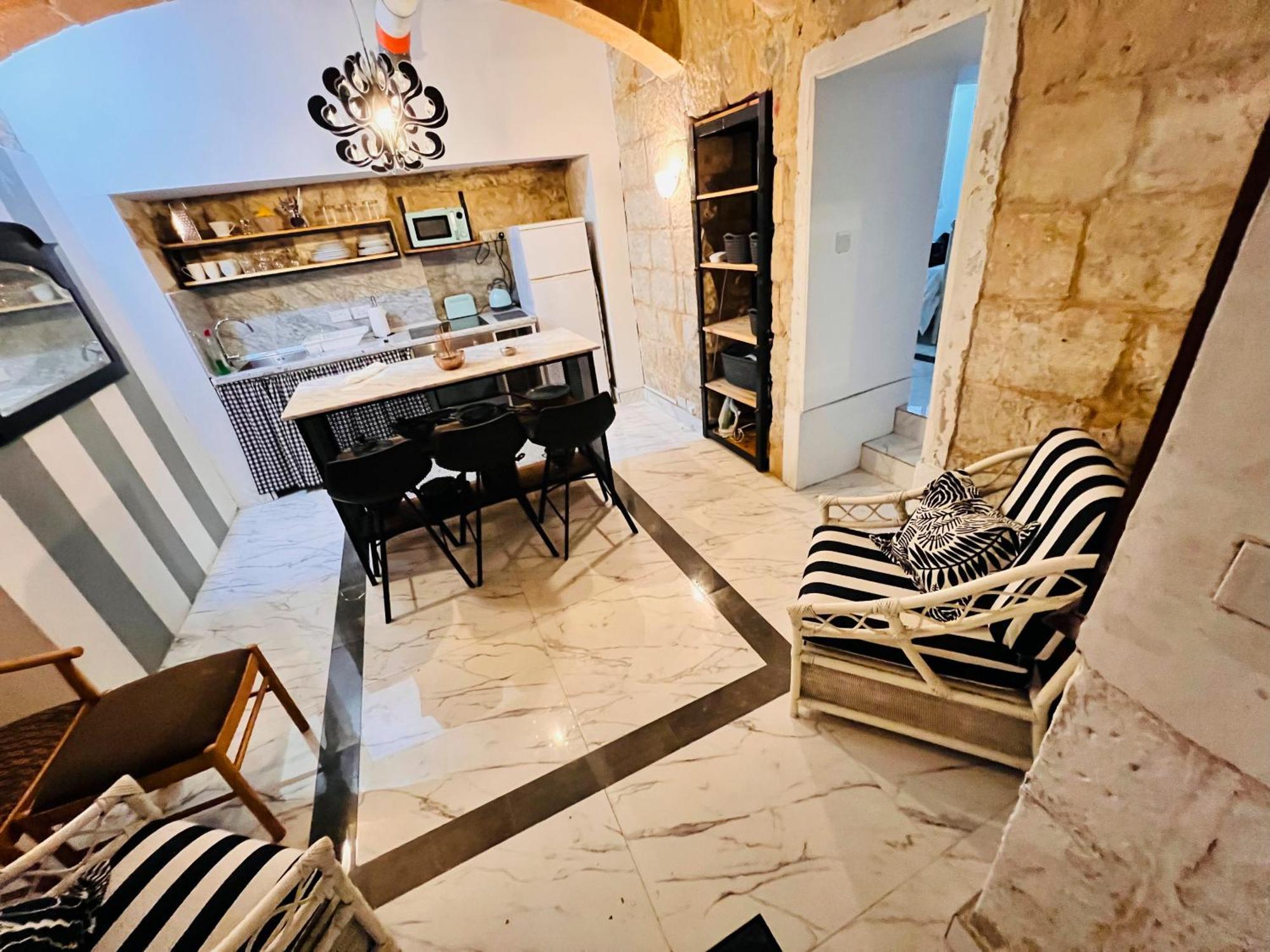 Charming Townhouse Prime Area Valletta Apartment Luaran gambar