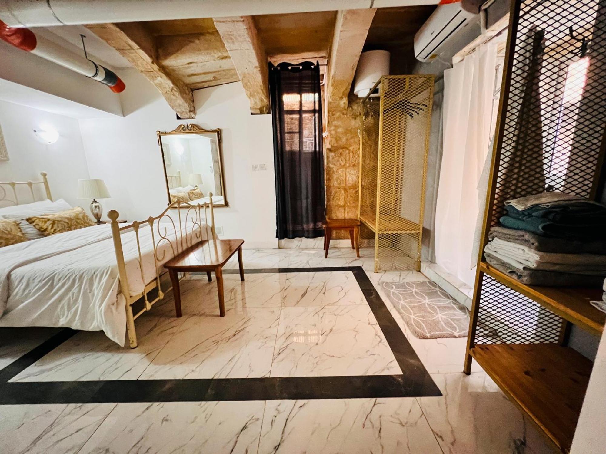 Charming Townhouse Prime Area Valletta Apartment Luaran gambar